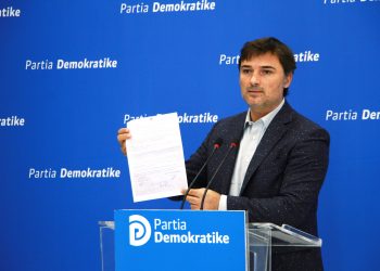 PD: Në kulmin e krizës, qeveria tenderon 411 mln lekë për zyra