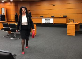 “Nëse e gjen veten në një grope, është mirë të mos gërmosh më shumë”, shkarkohet gjyqtarja e Sarandës