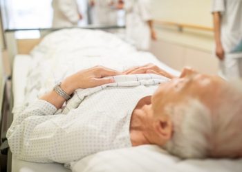 Gazetari bën deklaratën shokuese: Koronavirusi i bën mirë ekonomisë sepse vdes të moshuarit