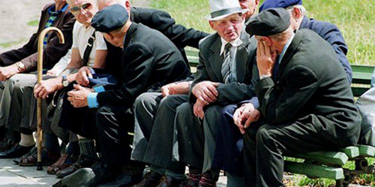 Tjetër masë drastike, izolim total i pensionistëve në shtëpi. Ja si do të bëhet furnizimi me ushqime dhe ilaçe