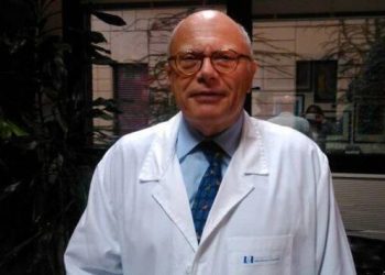 Mjeku i njohur në Itali thirrje autoriteteve: Tamptoni u duhet bërë dhe personave që nuk kanë sipmtoma, ulim numrin e vdeksmërisë