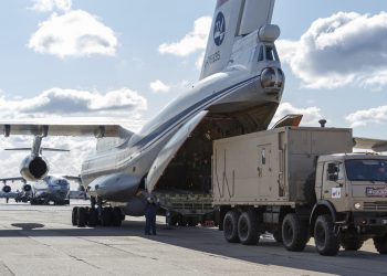 Koronavirusi, Rusia i dërgon Italisë nëntë avionë me ndihma dhe 100 ekspertë