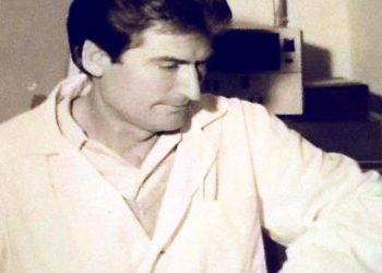 Kreshnik Spahiu: Pse doktor Berisha s’po e rivesh bluzën e bardhë për t’i shërbyer popullit dhe qëndron në vilën e Lalzit?