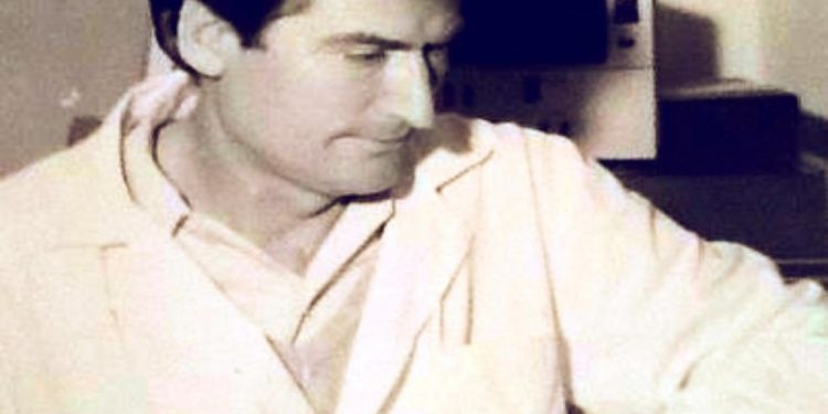 Kreshnik Spahiu: Pse doktor Berisha s’po e rivesh bluzën e bardhë për t’i shërbyer popullit dhe qëndron në vilën e Lalzit?