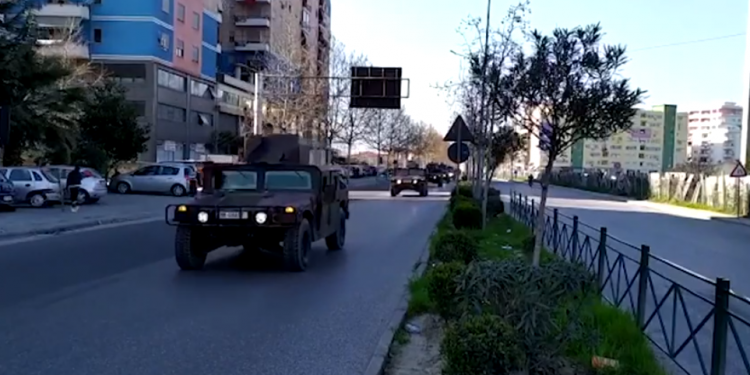 Ushtria del në rrugët e Tiranës, Rama: Do mbrojë popullin nga pakica e papërgjegjshme (VIDEO)