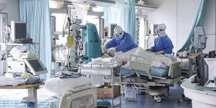 Koronavirusi përparon frikshëm edhe në Greqi, tre të vdekur 72 të infektuar brenda ditës