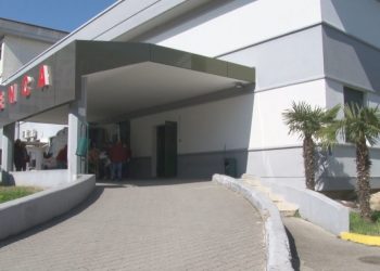 Një çift i infektuar në fshat, Bashkia Roskovec thirrje banorëve: Urgjentisht vetëizolohuni të gjithë