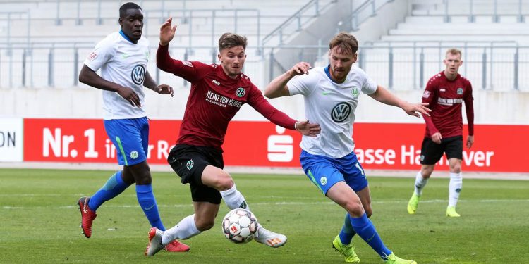 Futbollisti shqiptar preket nga koronavirusi, e gjithë skuadra në karantinë