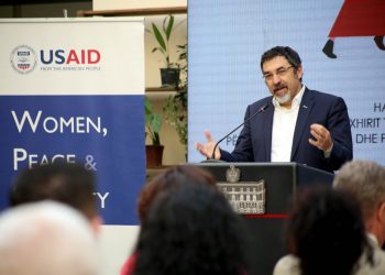 Ministria e Bujqësisë dhe USAID mbështesin fuqizimin e grave në sektorin rural. Çuçi: Nga viti në vit është rritur numri i grave aplikuese dhe fituese të granteve në bujqësi (FOTO)