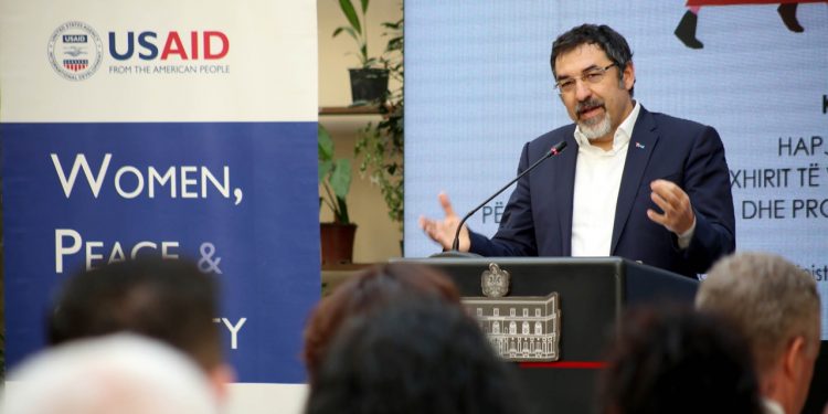 Ministria e Bujqësisë dhe USAID mbështesin fuqizimin e grave në sektorin rural. Çuçi: Nga viti në vit është rritur numri i grave aplikuese dhe fituese të granteve në bujqësi (FOTO)