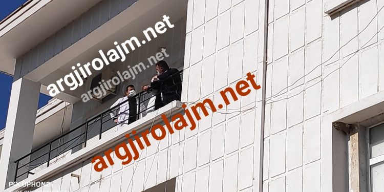 Kryebashkiaku i Gjirokastrës ‘braktis’ detyrën, rikthehet si mjek në spital për emergjencën nga koronavirusi