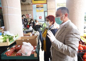 Emergjenca nga Covid-19/ Task Forca nis kontrollet për çmimet në dyqanet ushqimore dhe farmacitë (FOTO)