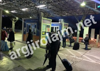 Shqipëria në karantinë, bllokohen në Kakavijë 100 emigrantë (FOTO)