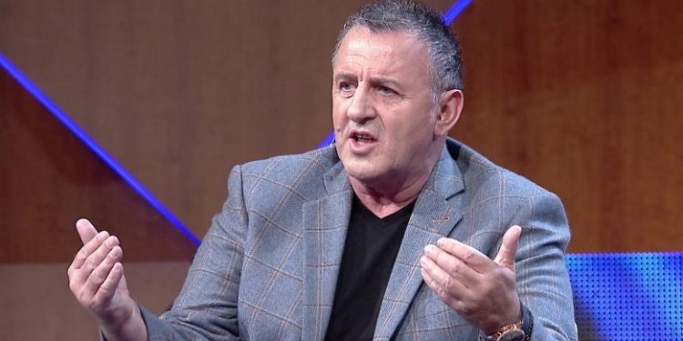 “Lum si ti Shqipëri që s’ke pleqëri”, Agron Llakaj ka një mesazh për shqiptarët në kohën e koronavirusit