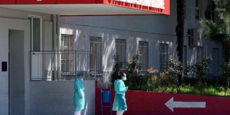 Vdes një tjetër person nga koronavirusi në Shqipëri, shkon në 7 numri i viktimave