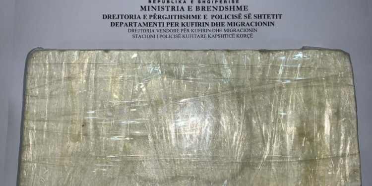 Kapet 1 kg kokainë në doganë, do dërgohej në Greqi