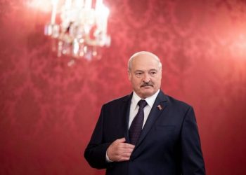 Vetëm në Bjellorusi vijon jeta normalisht, presidenti tregon si luftohet koronavirusi: Me sauna, vodka dhe punë