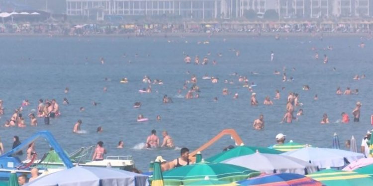 Meteorologia e njohur tregon se kur mund të filloni plazhin këtë vit