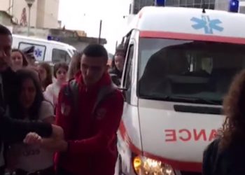 Pamje të rënda/ Helmohen 10 nxënës të gjimnazit