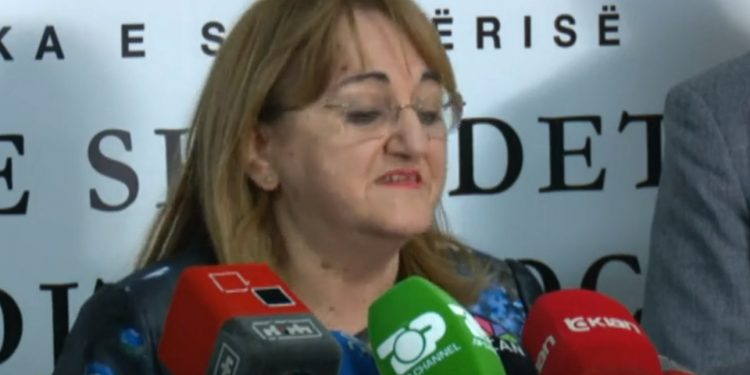 Zv.ministrja e Shëndetësisë: Evitoni lëvizjet me urban, kafenetë, nëse mbushet Infektivi, Senatoriumi do të kthehet në karantinë