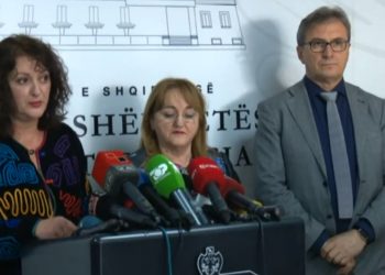 Ministria e Shëndetësisë sqaron qytetarët: Mund të jesh i prekur me koronavirus, por s’ndjen asgjë