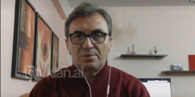 Drejtori i Urgjencës Kombëtare i infektuar me koronavirus: Ndihesha sikur më kishte rrahur njeri