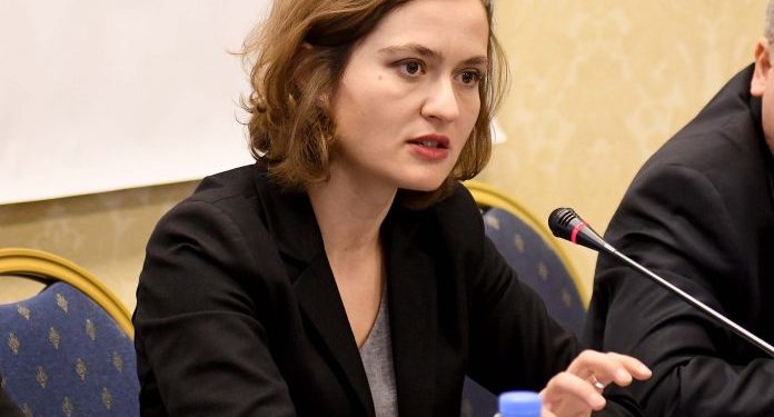 Koronavirusi, ministrja e Arsimit ka një njoftim të rëndësishëm për nxënësit (VIDEO)