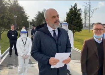 Ndihma e mjekëve shqiptarë për Italinë tërheq vëmendjen e medias botërore