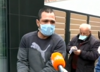 E trishtë/ Del nga burgu për shkak të koronavirusit, por s’ka shtëpi ku të shkojë: Shteti të më strehojë (VIDEO)