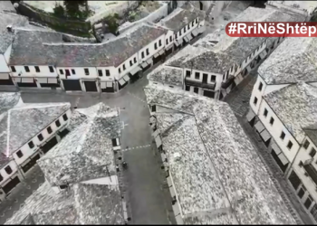 “Ta mbajmë bosh Gjirokastrën sot, që ta mbushim sërish nesër“ (VIDEO)