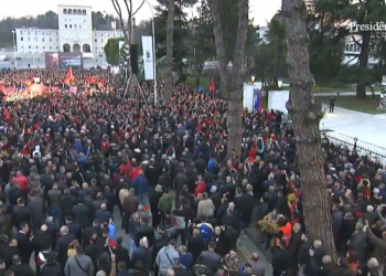 Meta protestë kundër Ramës (VIDEO Live)