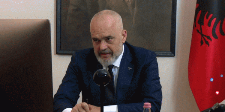 Rama: Ndalohen pensionistët të dalin jashtë dhe ecjet dyshe në rrugë, madje edhe kur janë burrë e grua