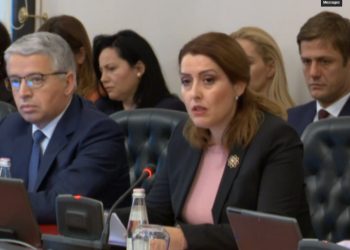 Dy raste me koronavirus në Shqipëri, ministrja e Shëndetësisë tregon si u zbuluan babë e bir