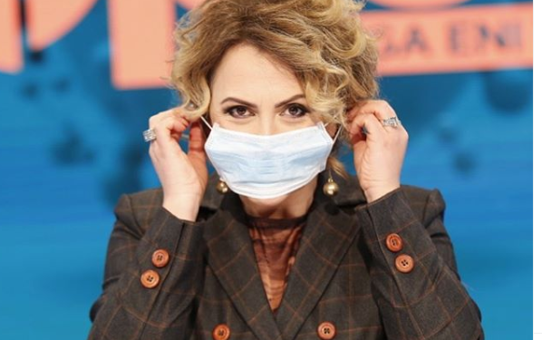 Gafa në emision live/ Lulzim Basha i dërgon SMS Eni Vasilit: Zoti Rama, e je gati të më lësh mua të bëhem kryeministër? (Pastaj e mohon)