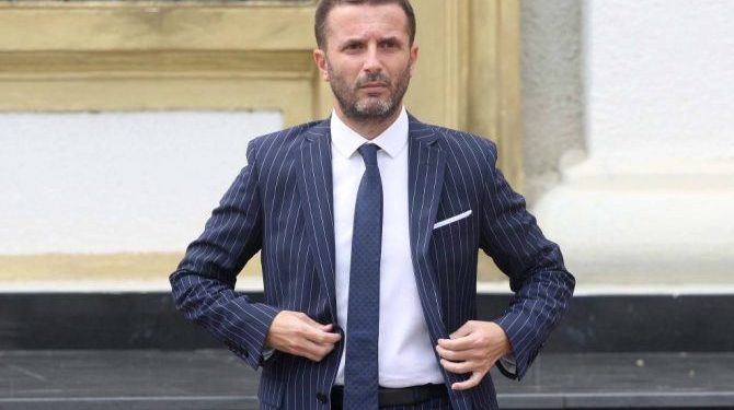 Koronavirusi, Erion Braçe nxehet me emigrantët: Do merrni 5 mijë euro gjobë!