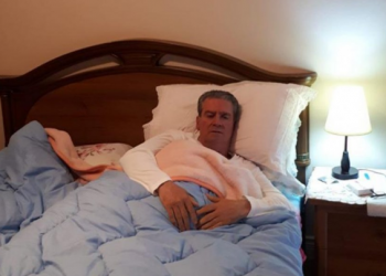 Deputeti ‘ballist’ i infektuar me koronavirus, publikon foto nga shtrati në shtëpi