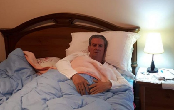 Deputeti ‘ballist’ i infektuar me koronavirus, publikon foto nga shtrati në shtëpi