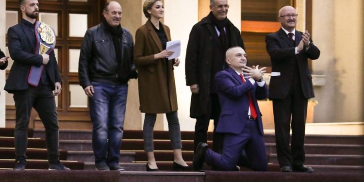 Meta, një ditë pas mitingut: E kam për detyrë që të jem i pari në luftë