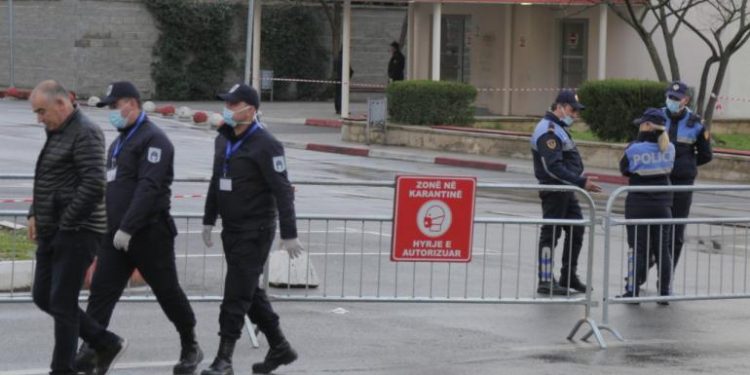 Koronavirusi, mbyllen 500 lokale në Shqipëri