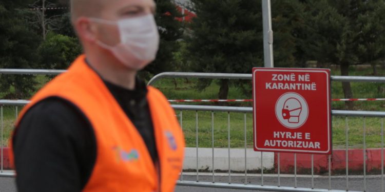 Koronovirusi në Shqipëri, spitali infektiv futet në karantinë, shihni çfarë ndodh (FOTO)