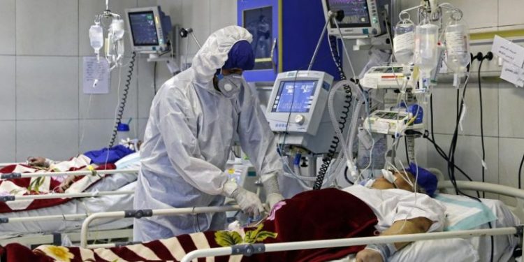 Çifti nga Erseka të dyshuar me koronavirus, ambulanca merr analizat me urgjencë