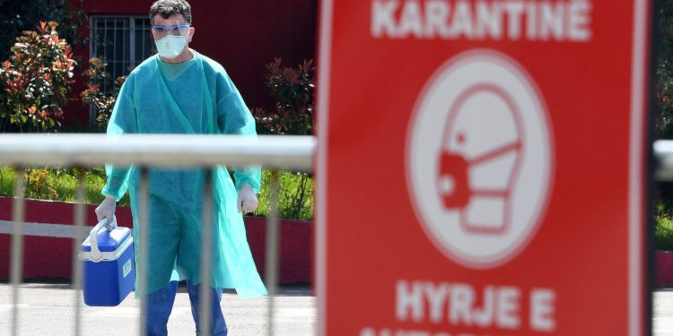 Koronavirusi, vdes një tjetër grua në Shqipëri, shkon në 12 numri i viktimave