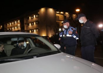 Të lëmë në rrugë vetëm virusin dhe Qeverinë