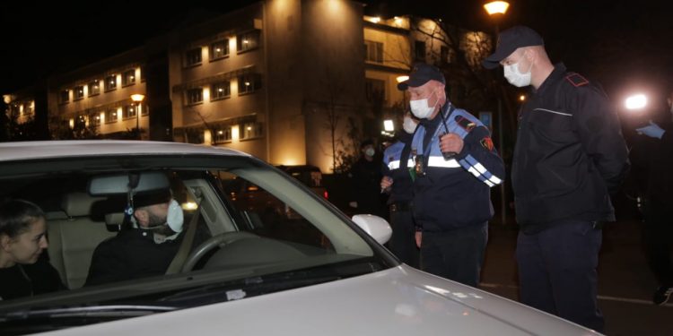 Të lëmë në rrugë vetëm virusin dhe Qeverinë