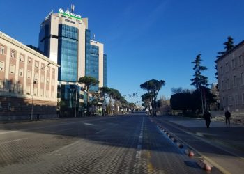 Koronavirusi, Tirana një qytet “i vdekur”, rrugët bosh (FOTO)