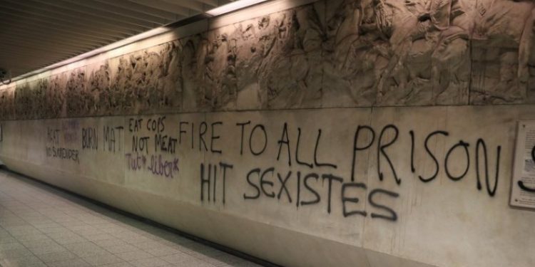 Vandalizuan stacionin e metrosë në Akropol, mes 43 të arrestuarve në Greqi ka dhe shqiptarë