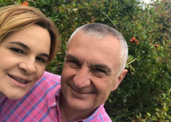 Kryemadhi flet për jetën në karantinë: Ka plas dashuria e madhe me Ilirin, por s’kemi mundësi për fëmijë të katër. Pijmë raki me hudhra të njoma