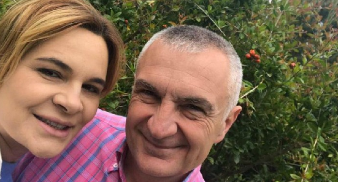 Kryemadhi flet për jetën në karantinë: Ka plas dashuria e madhe me Ilirin, por s’kemi mundësi për fëmijë të katër. Pijmë raki me hudhra të njoma