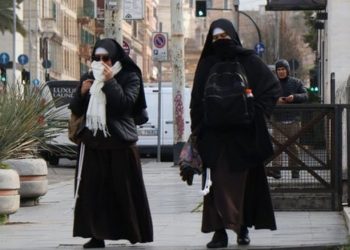 Koronavirusi nuk kursen as njerëzit e Zotit, infektohen 59 murgesha në Itali