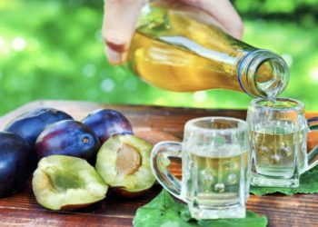 Rakia parandalon koronavirusin? Ja çfarë thonë ekspertët